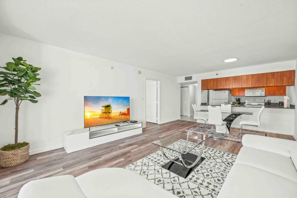 Exceptional • Brickell • Bay & City Views *